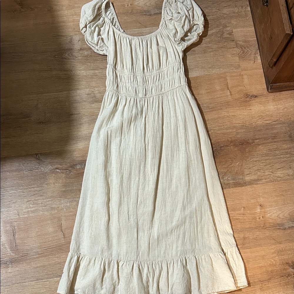 Elegant Cream Maxi Dress - Picture 3 of 3